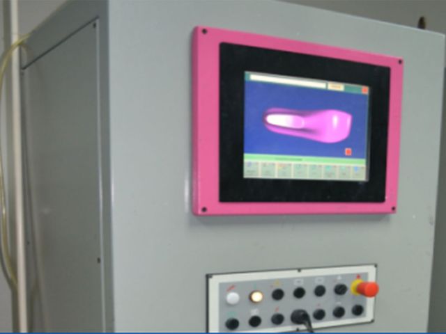 A last scanning machine with a screen showing a 3D scan of a shoe last.